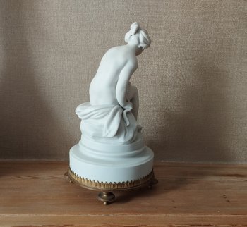 Psyché en biscuit de porcelaine d'après une oeuvre de falconnet - Fin XIXè début XXè.
