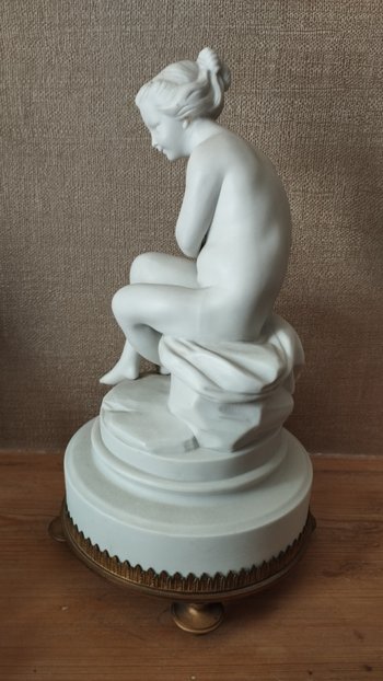 Psyché en biscuit de porcelaine d'après une oeuvre de falconnet - Fin XIXè début XXè.