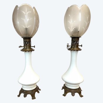 Paire de grande lampe à huile blanche 19ème