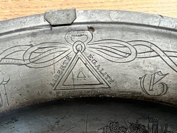 Grande piatto massonico in peltro XVIII
