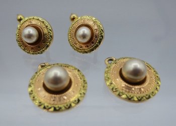 Orecchini in oro.