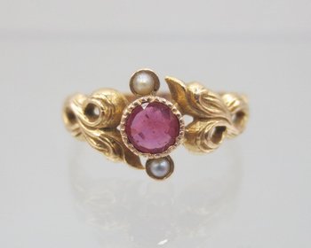 Bague Grenat Et Perles, XIXe Siècle.