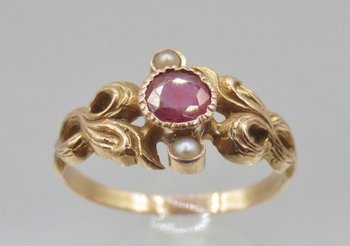 Bague Grenat Et Perles, XIXe Siècle.
