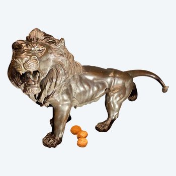 Lion marchant en bronze