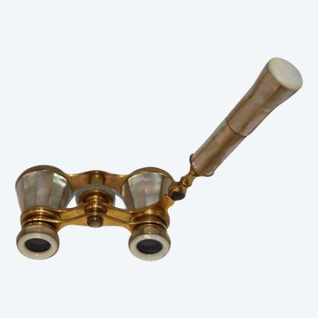 Pair Of Theater Binoculars In Golden Brass And Mother Of Pearl End XIX