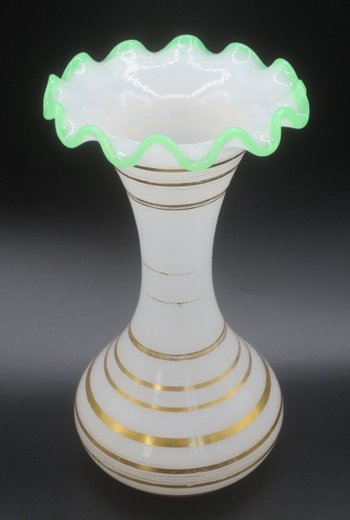Vase En Opaline, époque Restauration.