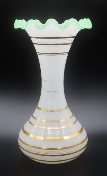 Vase En Opaline, époque Restauration.