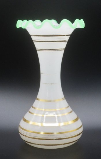 Vase En Opaline, époque Restauration.