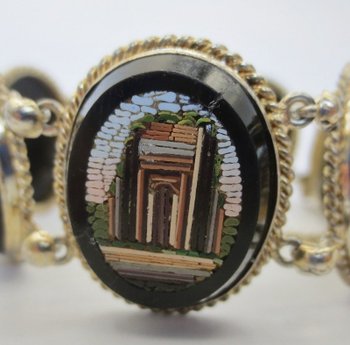 Bracciale in onice nero e micro-mosaico in oro.
