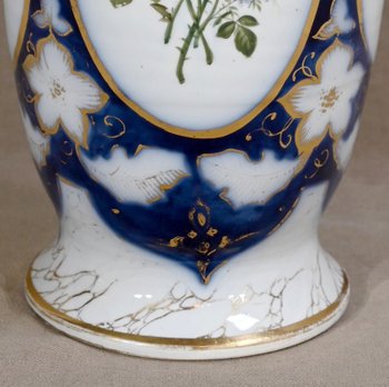 Bedeutende Vase aus Bayeux-Porzellan - Ende des 19. Jahrhunderts