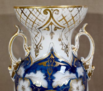 Bedeutende Vase aus Bayeux-Porzellan - Ende des 19. Jahrhunderts