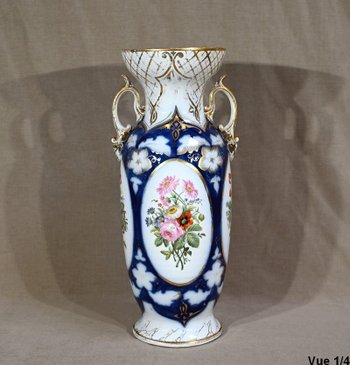 Bedeutende Vase aus Bayeux-Porzellan - Ende des 19. Jahrhunderts