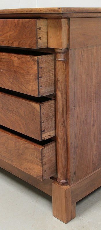 Petite Commode en Noyer Massif – Début XIXe