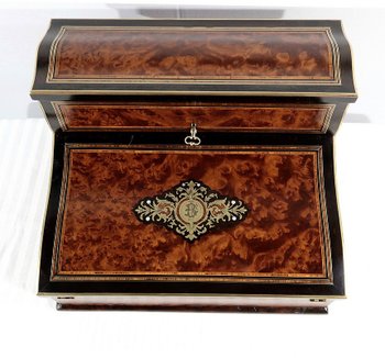 Travel case in Thuya magnifying glass, Napoleon III period – Mid-19th century