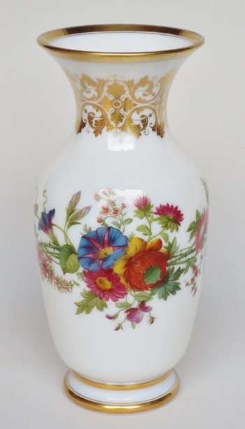 Vase En Opaline Époque Restauration.