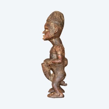 STATUETTE mit Darstellung einer TAMBOURINARY Kongo-Kultur, Demokratische Republik Kongo Erste Hälfte des 20. Jahrhunderts