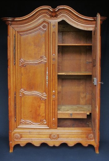 Armoire Louis XV, XVIIIe Siècle.