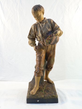 Joseph LE GULUCHE Statua in terracotta ''Il ragazzo con le ciliegie''