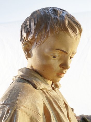 Joseph LE GULUCHE Statua in terracotta ''Il ragazzo con le ciliegie''