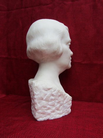 Busto di donna in marmo
