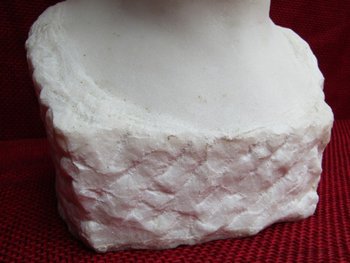 Busto di donna in marmo