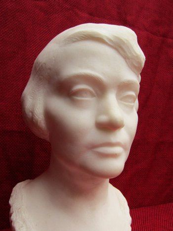 Busto di donna in marmo