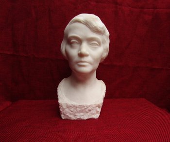 Busto di donna in marmo