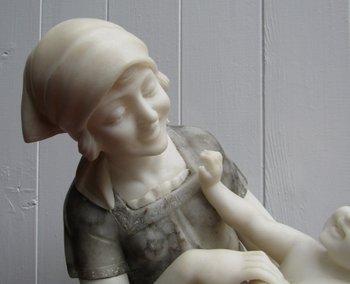 "Donna con bambino di Currini