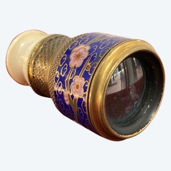 Lorgnetta in ottone e smalto cloisonné con sfondo blu decorato con fiori - XIX secolo