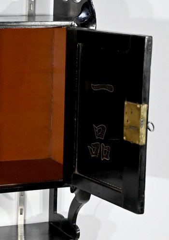 Petit Meuble Mural en Bois Laqué, Chine – Fin XIXe