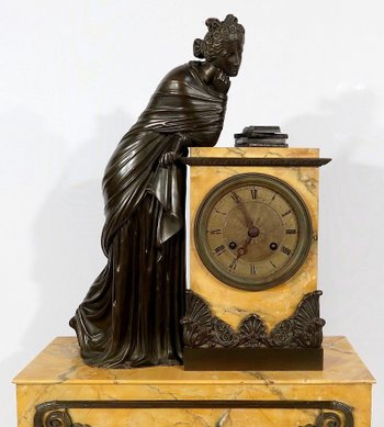 Bedeutende Kamingarnitur aus gelbem Siena-Marmor und patinierter Bronze, Epoche Empire - Anfang 19.