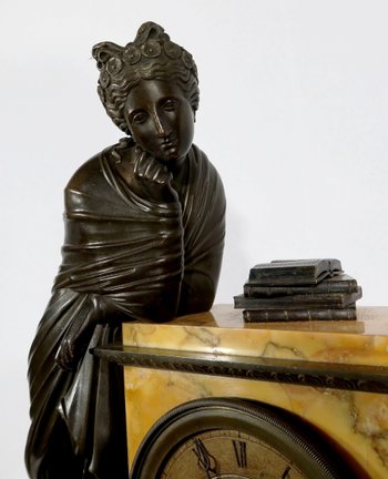 Bedeutende Kamingarnitur aus gelbem Siena-Marmor und patinierter Bronze, Epoche Empire - Anfang 19.