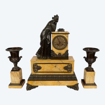 Important Yellow Sienna Marble Mantel Set with patinated bronze, Empire period - Early 19th century