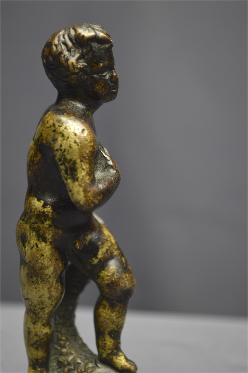 Italia, periodo rinascimentale, XVI secolo, Satuetta in bronzo raffigurante un giovane con delfino