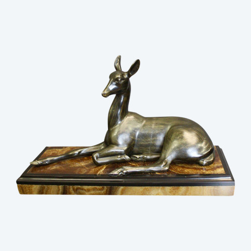 Art-Deco-Skulptur mit der Darstellung einer liegenden Antilope Von Irénée Rochard