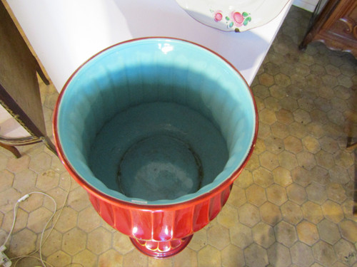 Pot cover on column