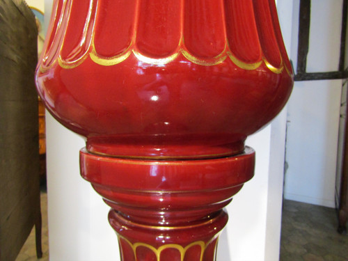 Pot cover on column