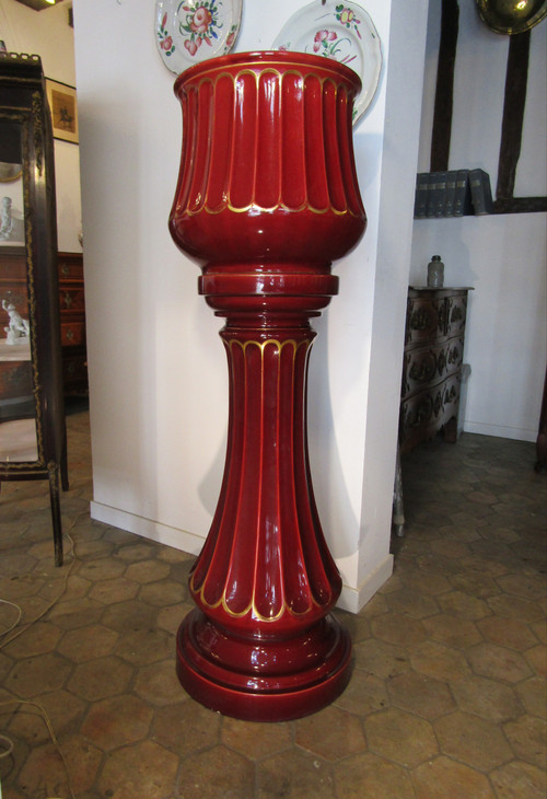 Pot cover on column
