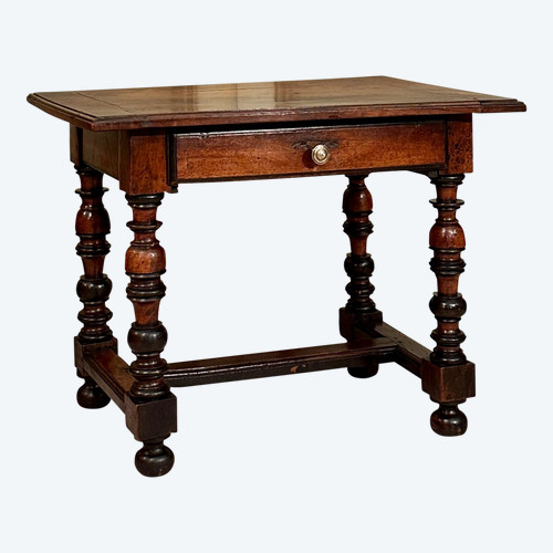 Table De Milieu En Noyer d'Epoque Louis XIII XVIIème