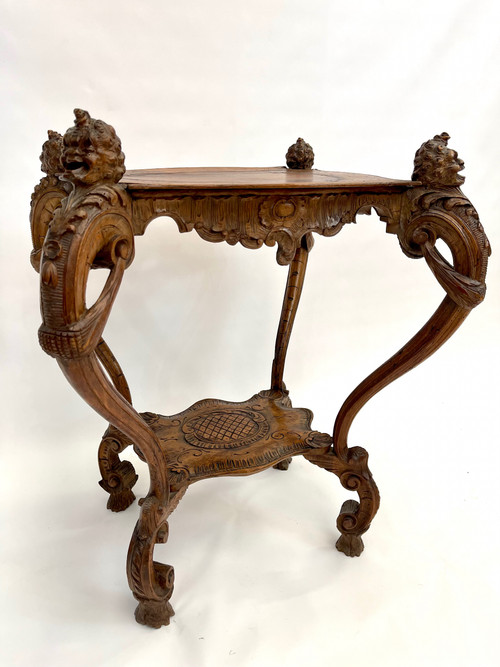 Ancienne table de milieu ou d'appoint baroque du 18ème siècle avec tete sculptée