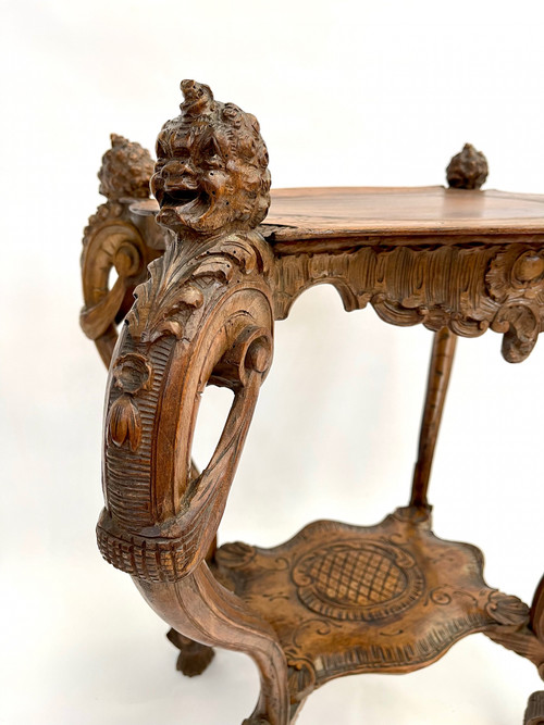 Ancienne table de milieu ou d'appoint baroque du 18ème siècle avec tete sculptée