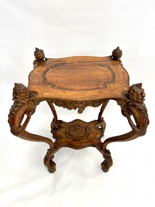 Ancienne table de milieu ou d'appoint baroque du 18ème siècle avec tete sculptée