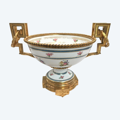 Coupe en porcelaine de Sèvres monture bronze époque Louis Philippe datée 1846