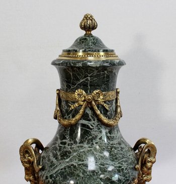Paire de Vases Balustre, style Louis XVI - 2ème moitié du XIXe 