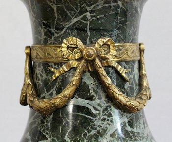 Paire de Vases Balustre, style Louis XVI - 2ème moitié du XIXe 