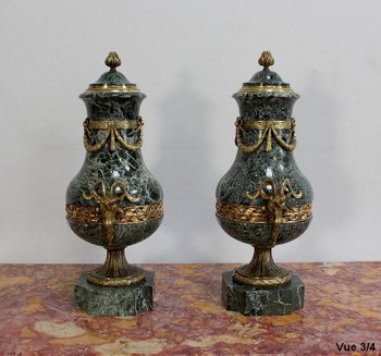 Paire de Vases Balustre, style Louis XVI - 2ème moitié du XIXe 