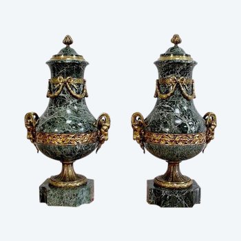 Paire de Vases Balustre, style Louis XVI - 2ème moitié du XIXe 