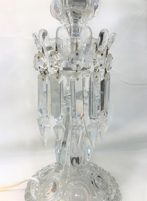 Lampe photophore électrique en cristal à pampilles estampillée BACCARAT