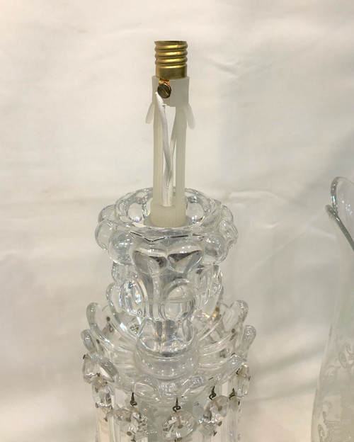 Lampe photophore électrique en cristal à pampilles estampillée BACCARAT