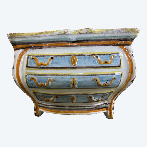 Bouquetière formant commode faience de Nevers 18ème